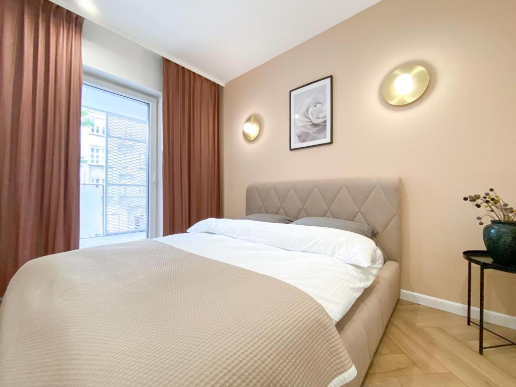 Apartament Family Zwierzyniecka Poznań Exteriör bild